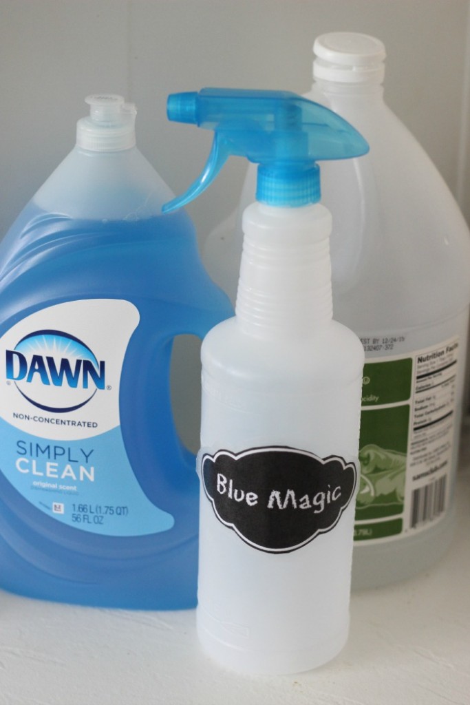 Easy DIY Soap Scum and Bath tub cleaner