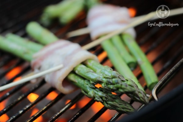 delicious-bacon-wrapped-asparagus-on-the-grill