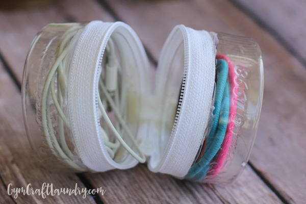 Easy gym lover DIY Hair tie and earbud case