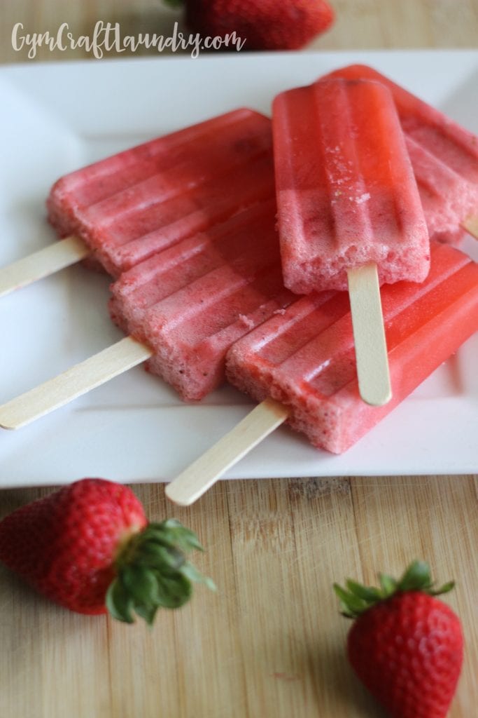 Easy Frozen Strawberry Lemonade Popsicle Recipe