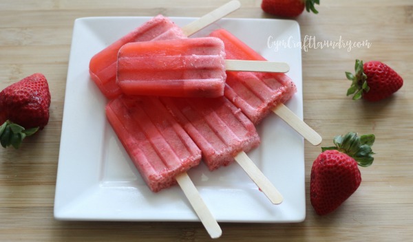 Strawberry Lemonade EAsy Popsicle Recipe