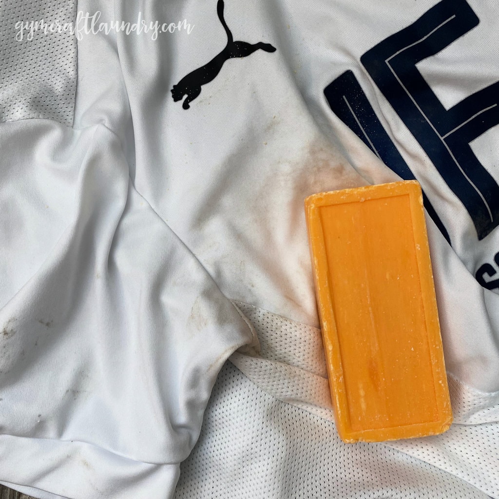 how to get dirt and grass stains off a white jersey